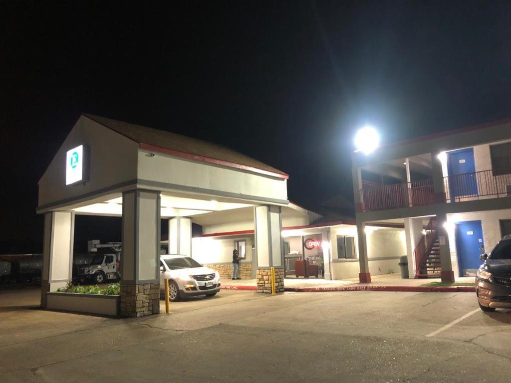 Executive Inn & Suites Beaumont Exterior photo